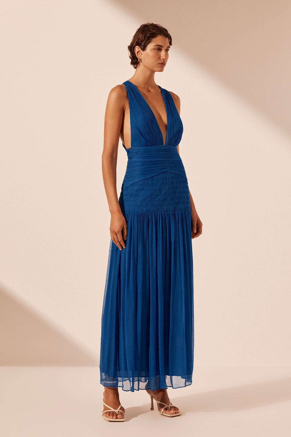 Maya shops v neck sleeveless midi dress