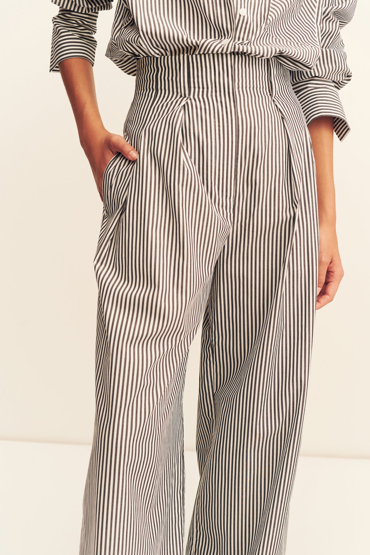 JAYDE HIGH WAISTED RELAXED PANT | DARK NAVY/IVORY | PANTS | SHONA