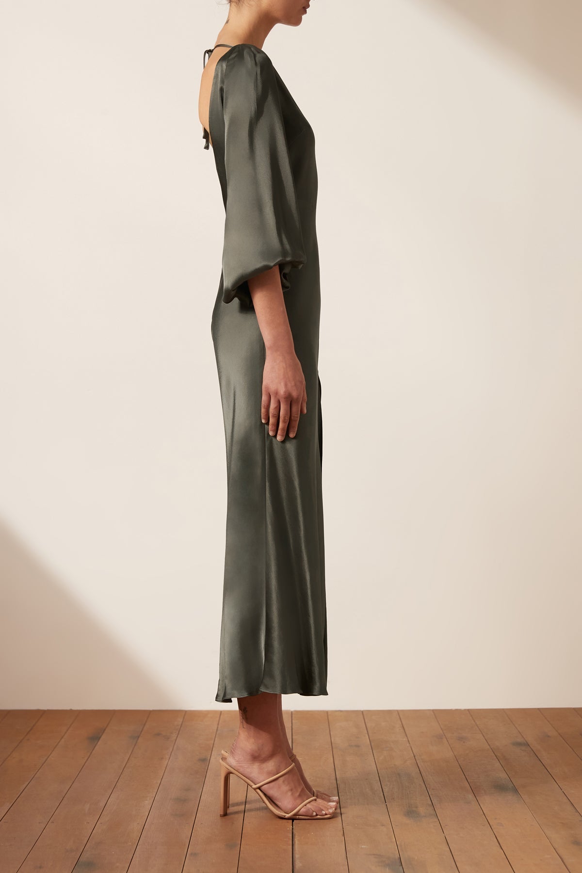 LA LUNE BALLOON SLEEVE BACKLESS MIDI DRESS - OLIVE