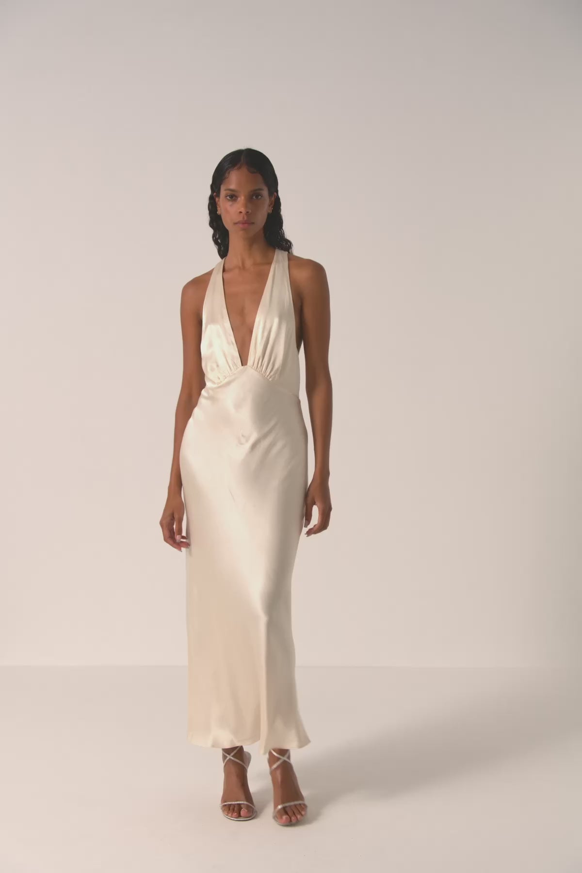 セリーナ様Shona Joy ドレス La Lune Plunged Cross Back Midi Dress | Cream | Dresses | Shona