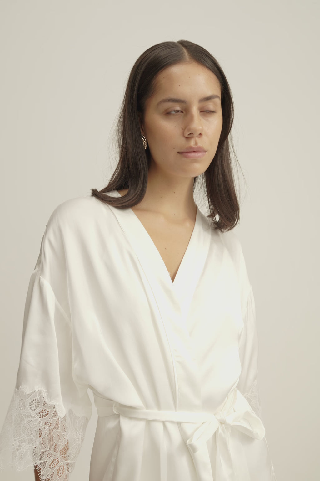 Lustre Lace Robe | Ivory | Outerwear