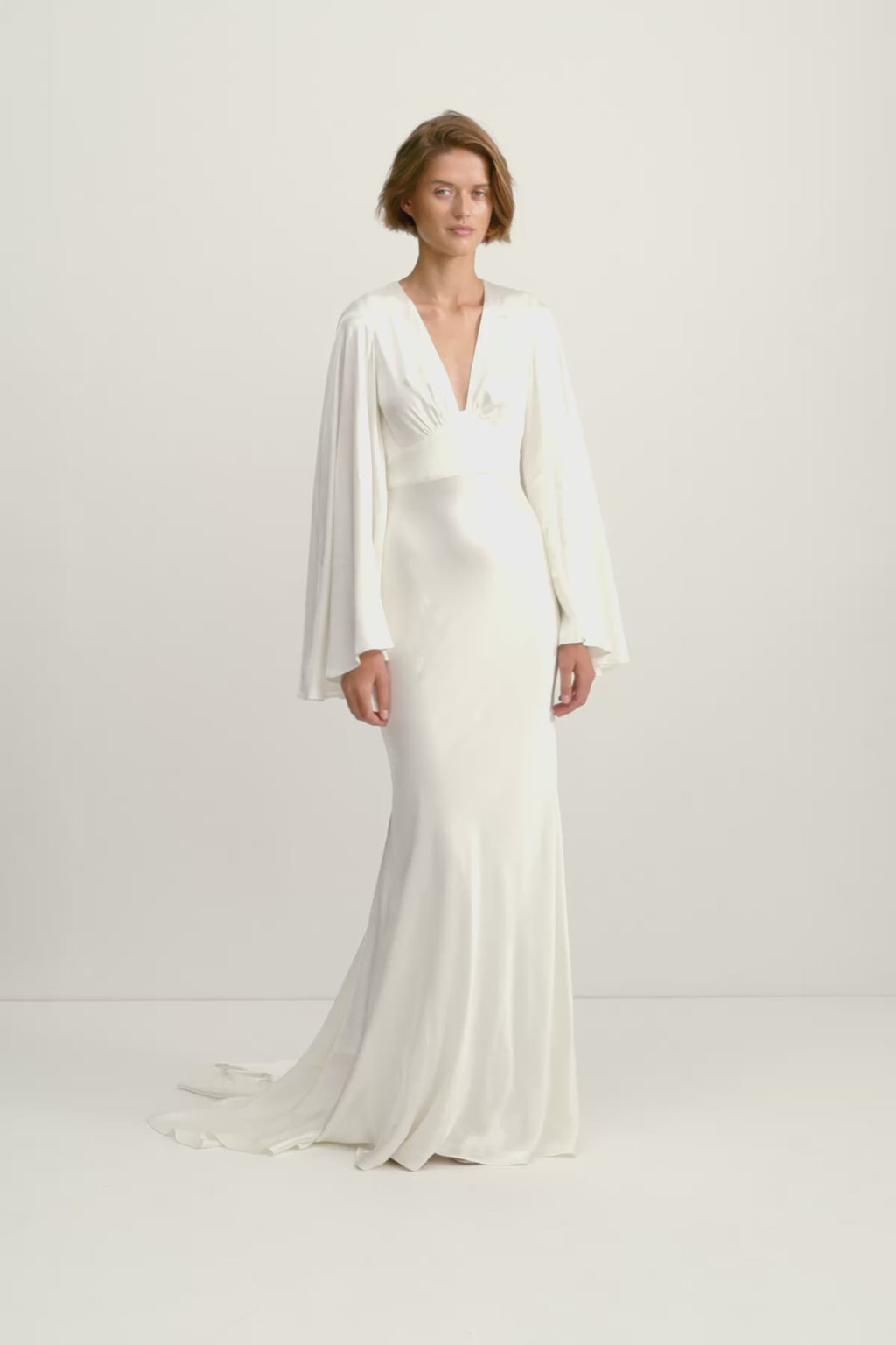 white long silk dress Open back sleeve gown Our Lily white silk dress is made from 92% mulberry silk and 8% spandex 1940s Off White Silk Slip